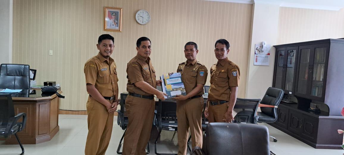 DPRD Serahkan Berkas Administrasi Pengusulan Penerbitan SK Mendagri Penetapan Bupati dan Wakil Bupati Terpilih